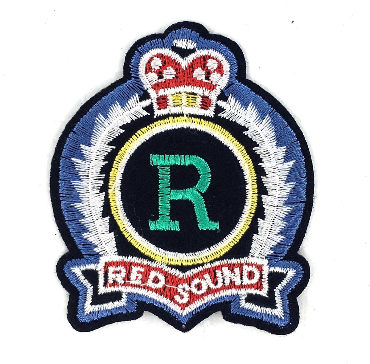 MegaMooi Embleem Patch Met Een Groene Letter R En De Tekst Red Sound 7,2 x 6,1 cm