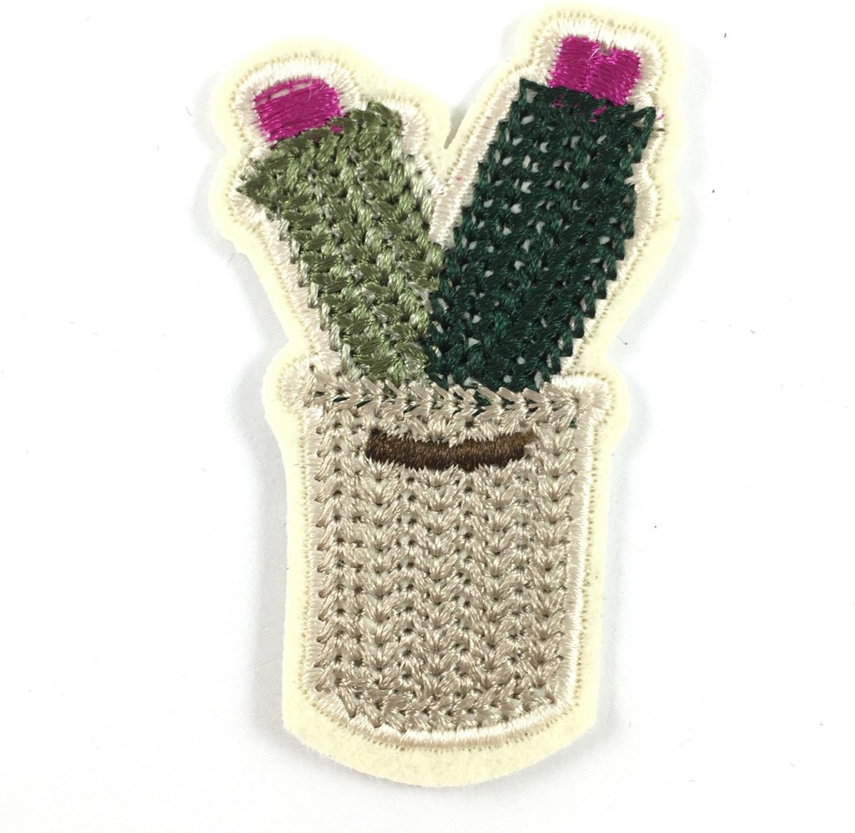 MegaMooi Gehaakte Cactussen In Een Beige Bloempot Strijk Patch 4 x 6,5 cm