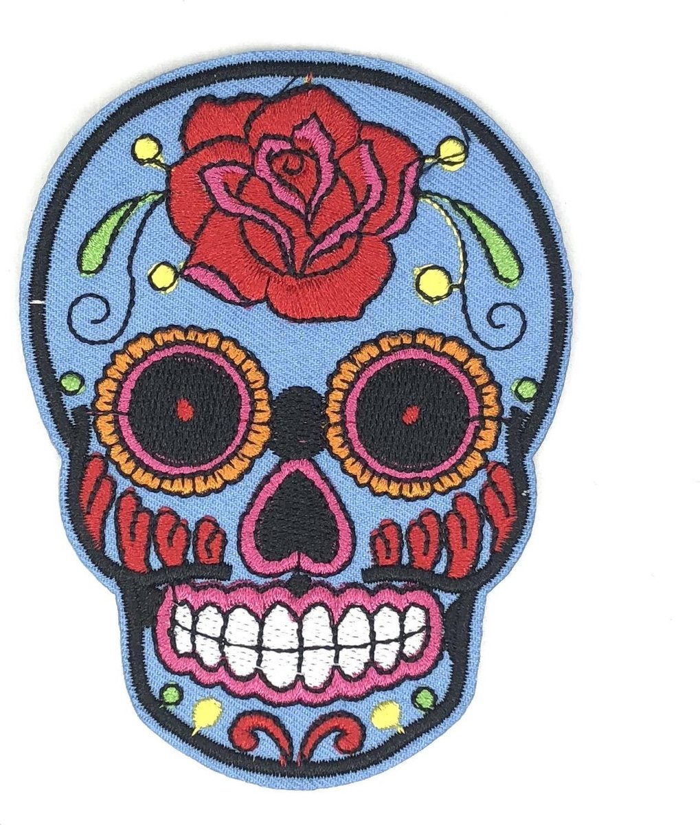 MegaMooi Licht Blauwe Sugar Skull Strijk Patch Met Rood Roze Roos 10 x 7,6 cm