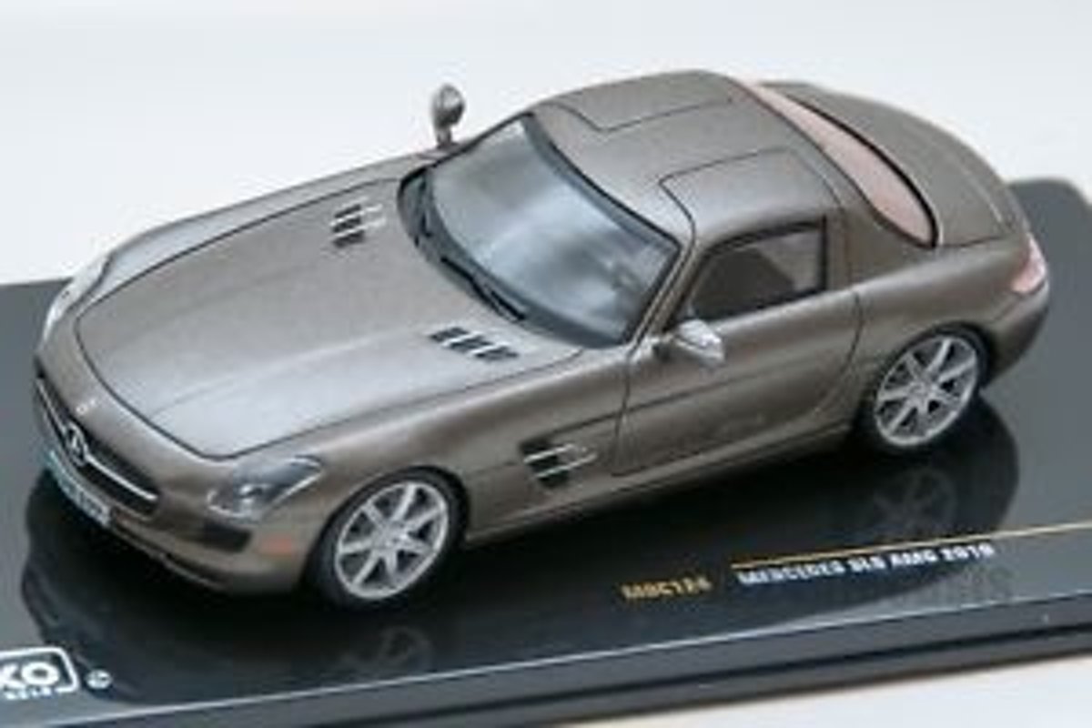 Mercedes-Benz SLS AMG 2010 - 1:43 - IXO Models