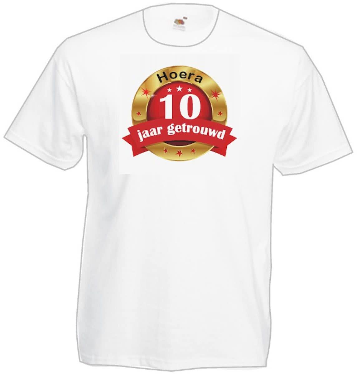 Mijncadeautje Heren T-shirt Hoera 10 jaar getrouwd wit (maat L)