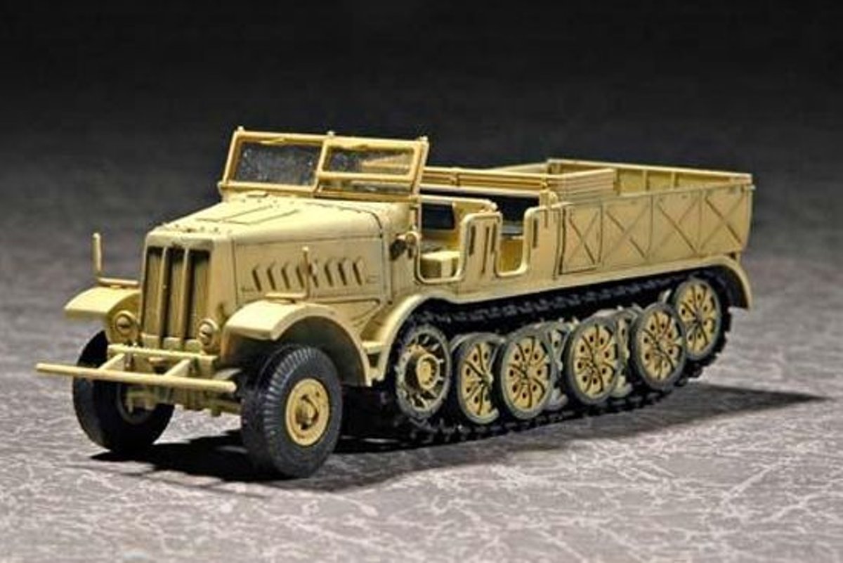 Military German SD.KFZ.9 Schwere Zugkraftwagen 18t