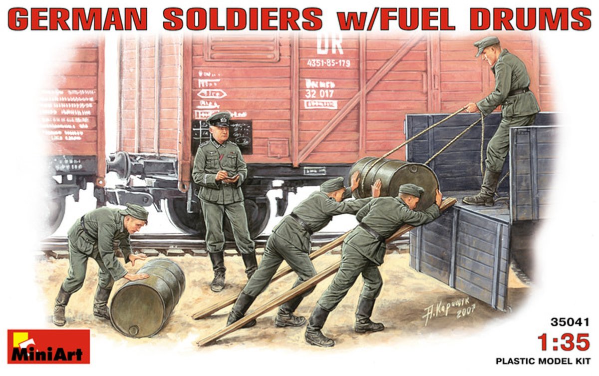 MINI-ART 1:35 German Soldiers w/Fuel Drums