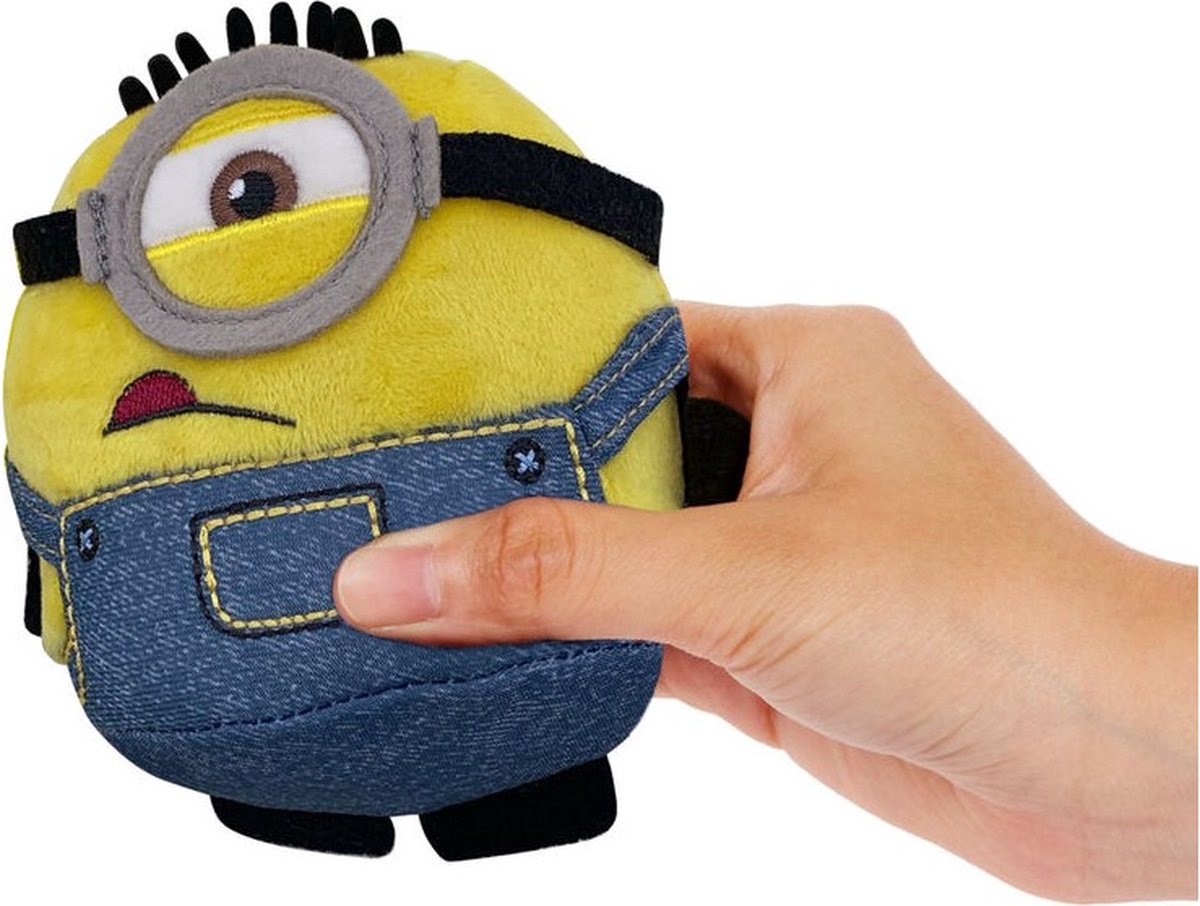 Minions Squeeze´n Sing Pluche met geluid - Pluche Carl