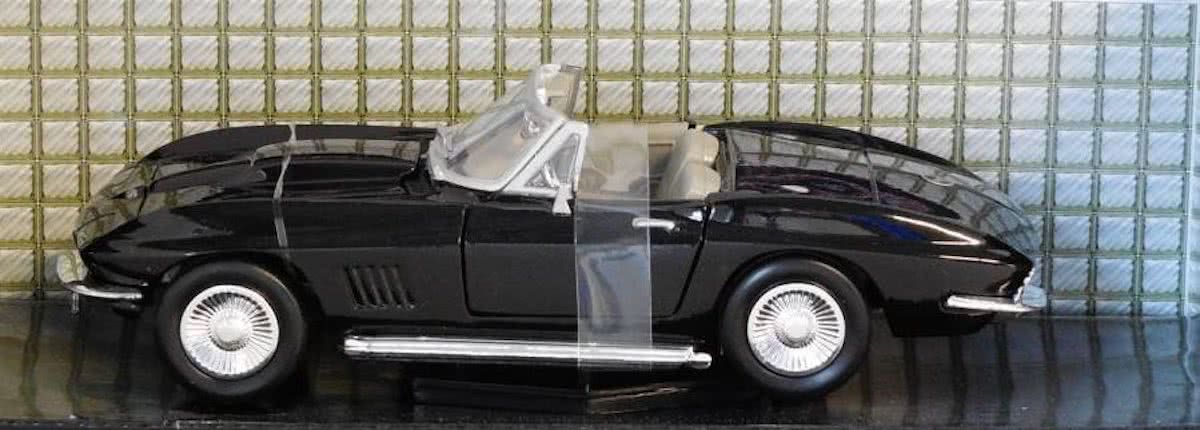 Motormax 1/24 Chevrolet Corvette 1967 Cabrio Rood