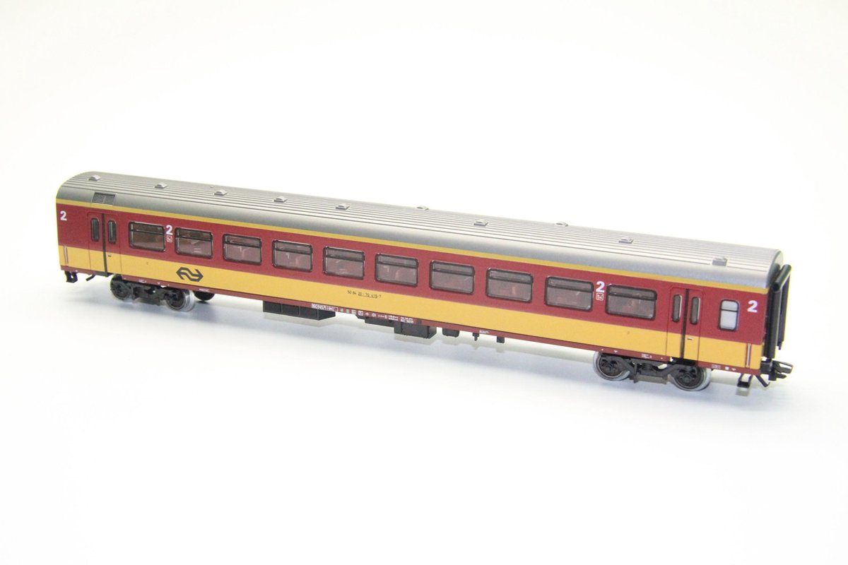 Marklin 4263 4 modelspoorwagon 2e klasse in benelux kleur