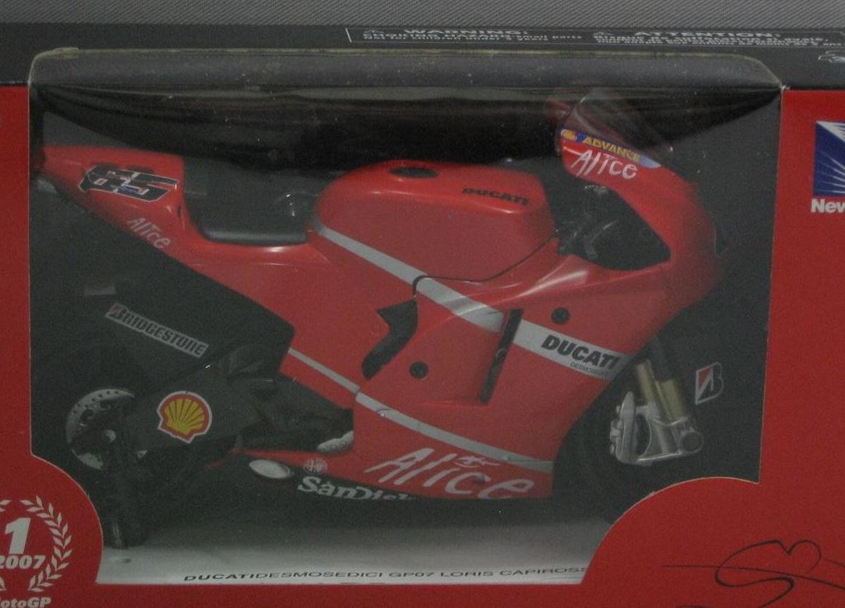 Ducati Desmosedici GP07 Capriossi 1:12 NewRay Rood 43073