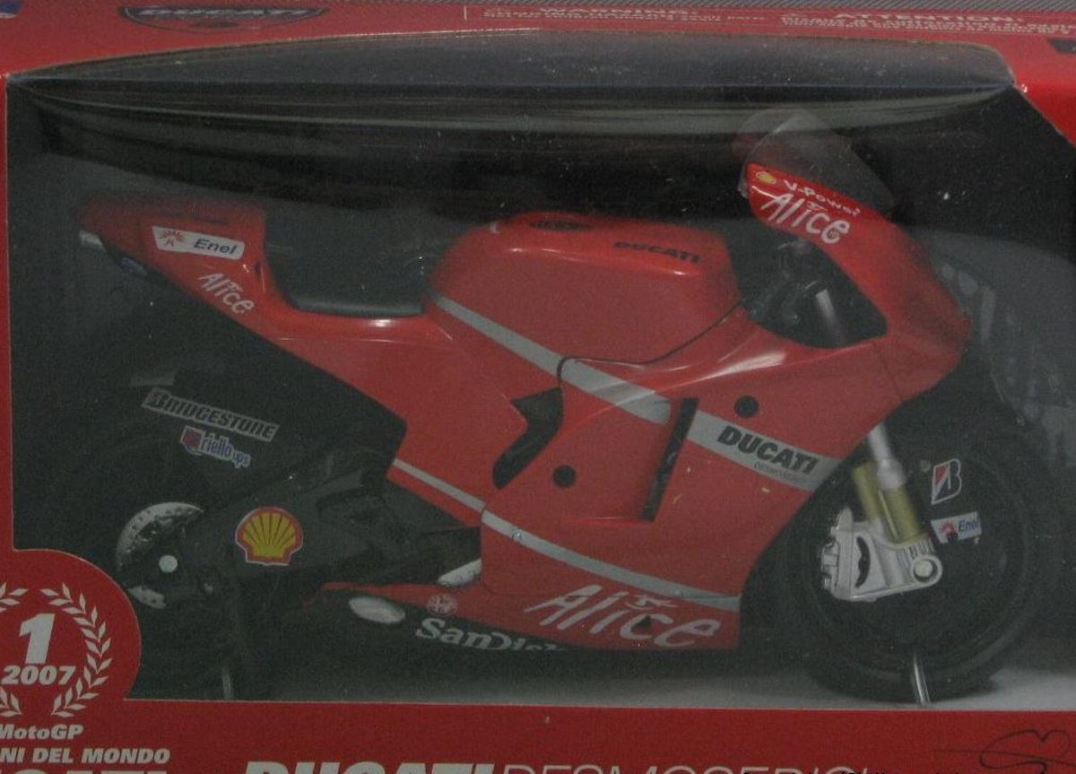 Ducati Desmosedici GP08 Melandri 1:12 NewRay Rood 43363