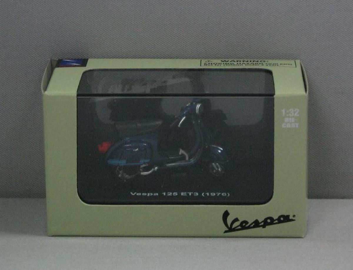 Vespa 125 ET3 (1976) 1:32 NewRay Blauw 06046