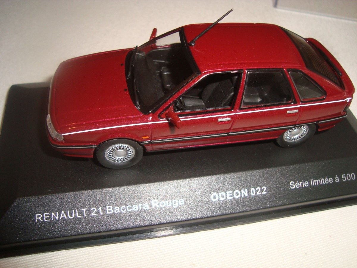 Renault 21 Baccara darkred 1:43