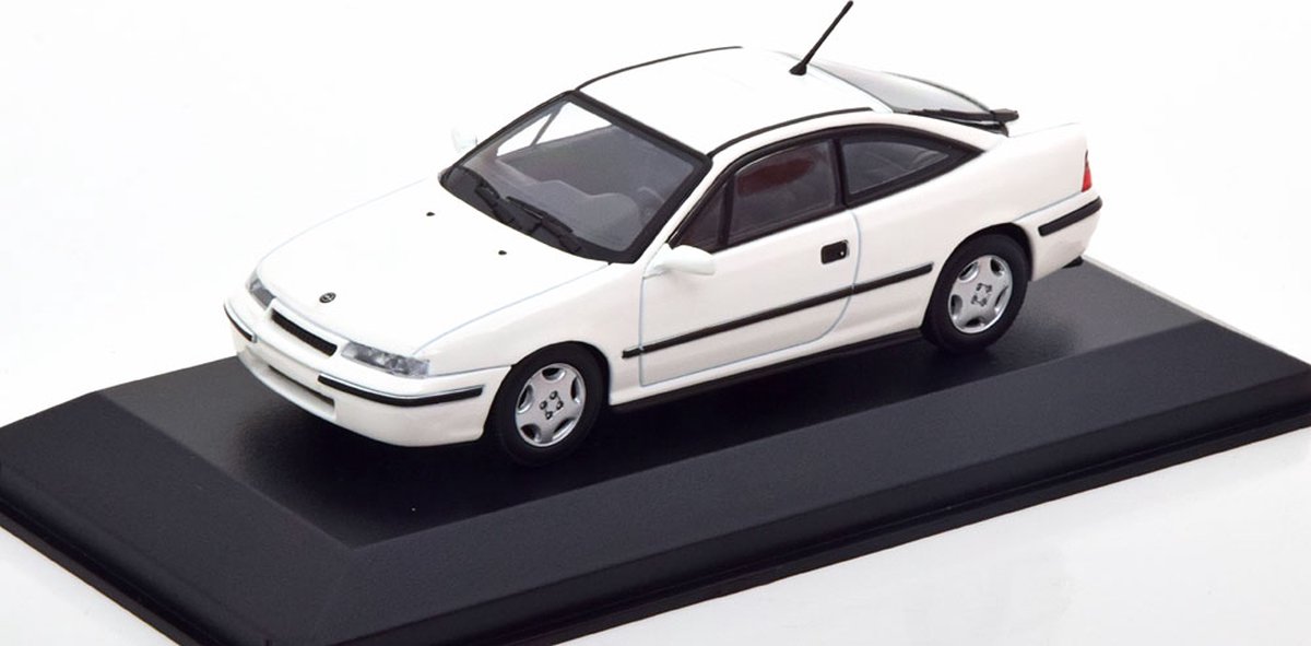 Opel Calibra 1989 Wit 1-43 Maxichamps