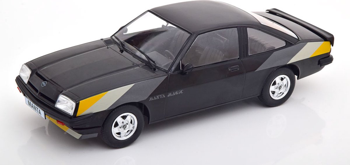 Opel Manta B Magic 1980 Zwart 1-18 MCG Models