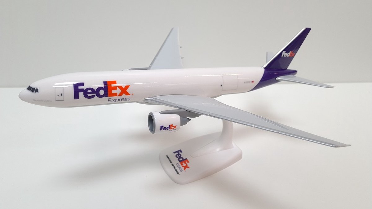 Fedex Express schaalmodel vliegtuig Boeing 777-200F schaal 1:200 lengte 31,86cm