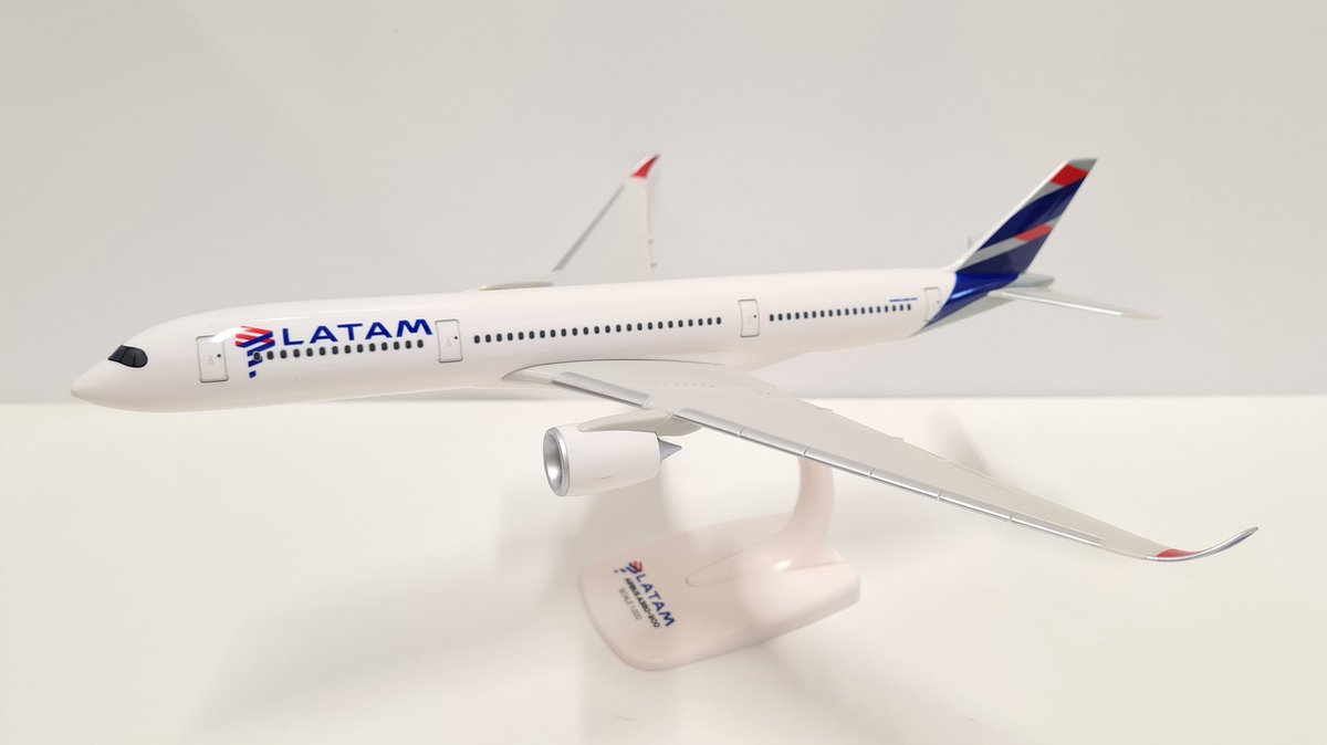 Schaalmodel Latam Airbus vliegtuig A350-900 schaal 1:200 lengte 33,40cm