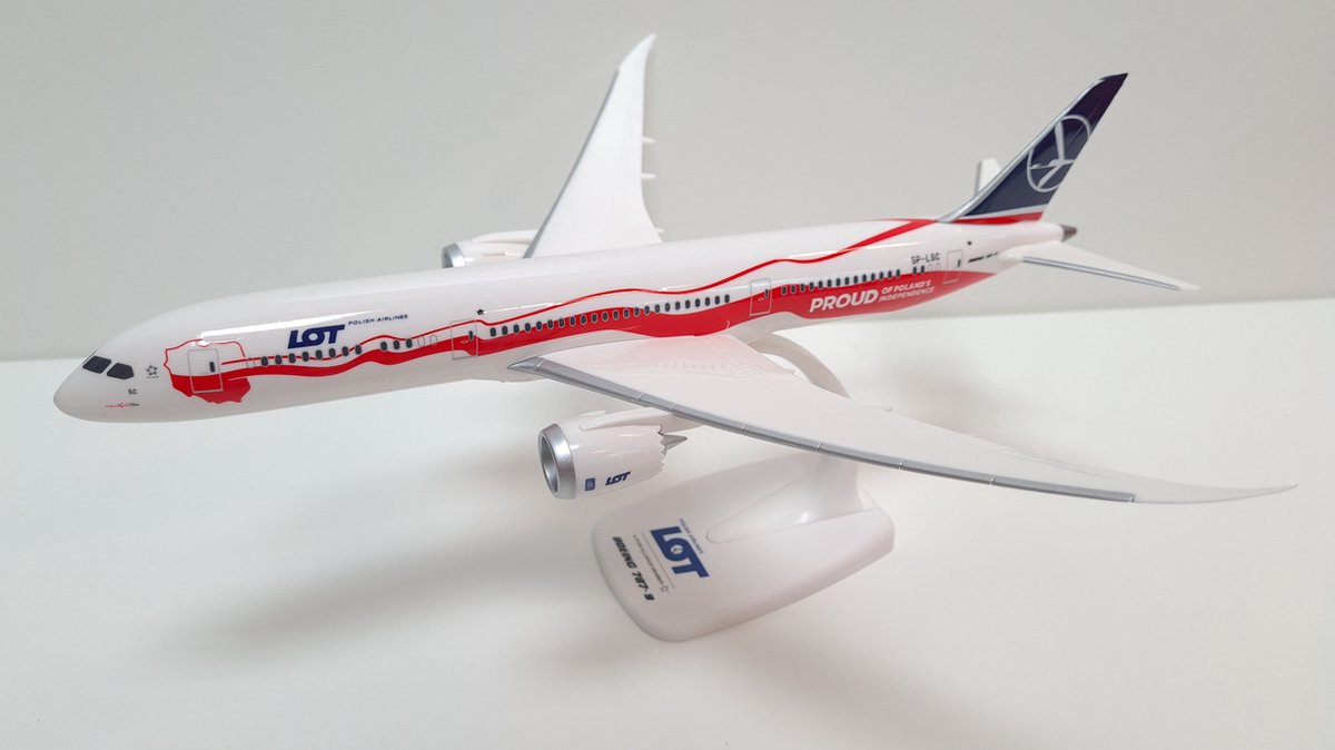 Schaalmodel vliegtuig LOT Polish Airlines (PROUD) Boeing 787-9 schaal 1:200 lengte 31,5cm