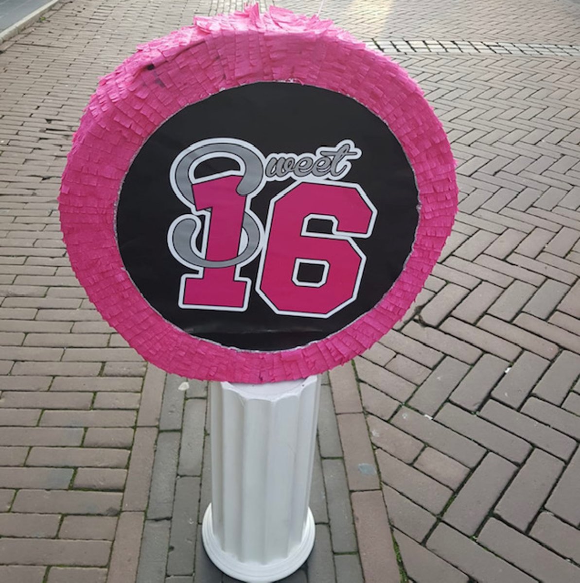 Piñata Sweet sixteen 50cm + GRATIS stok