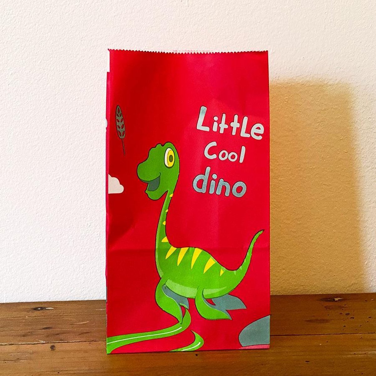 10 x Dinosaurus Uitdeelzakjes Dino feestje - Little cool dino - 10 x Dino zakjes voor traktatie school of kinderfeestje