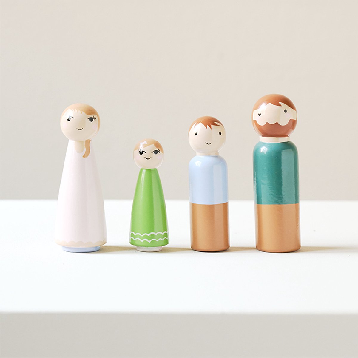Petite Amélie Poppen voor poppenhuis Ma Petite Famille Amaranthe – Set van 4 poppetjes – 7-10 cm