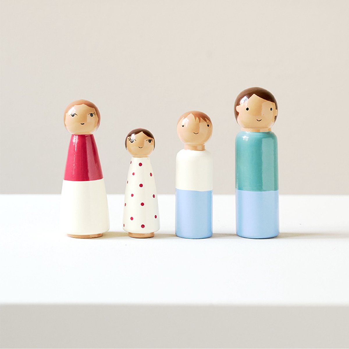 Petite Amélie Poppen voor poppenhuis «Ma Petite Famille Jacinthe» – set van 4 poppetjes – 7-10 cm