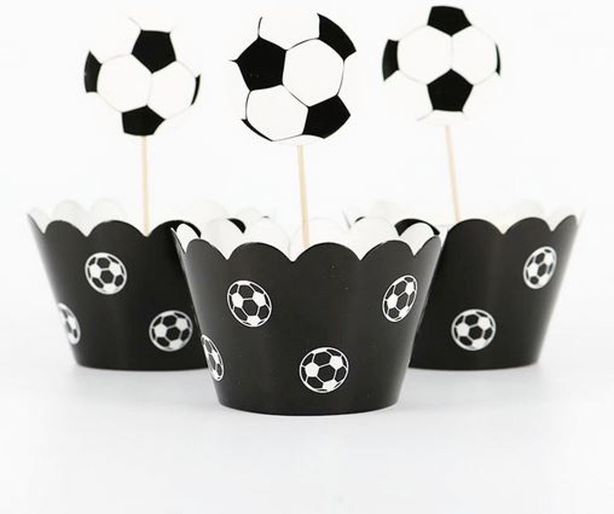 12 stuks cupcake omslagen + 12 toppers voetbal