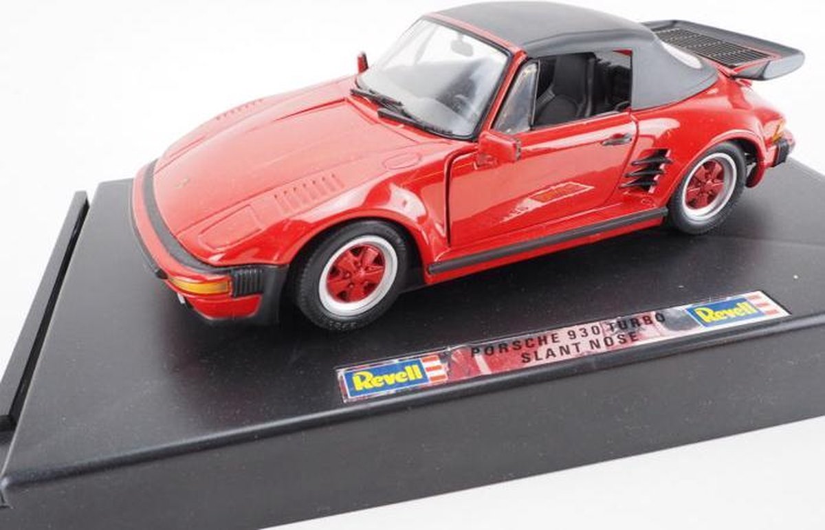 Porsche 930 Turbo Slantnose Revell Rood 1/18 Revell