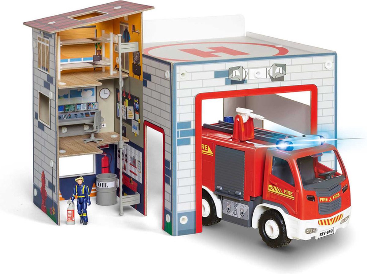 REVELL JUNIOR KIT Brandweer kazerne met Brandweer auto 4+