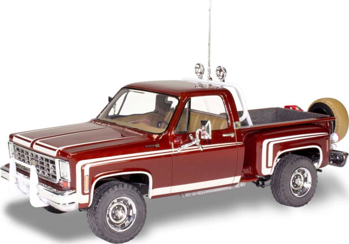 Revell 14486 modelbouwkit 1:25 1976 Chevy Sport Stepside Pickup 4x4