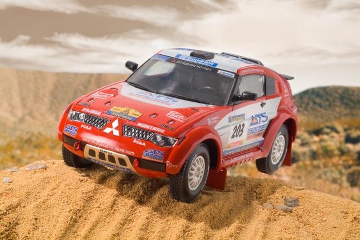   Mitsubishi Pajero Evolution Voorgemonteerd Terreinwagen miniatuur 1:32