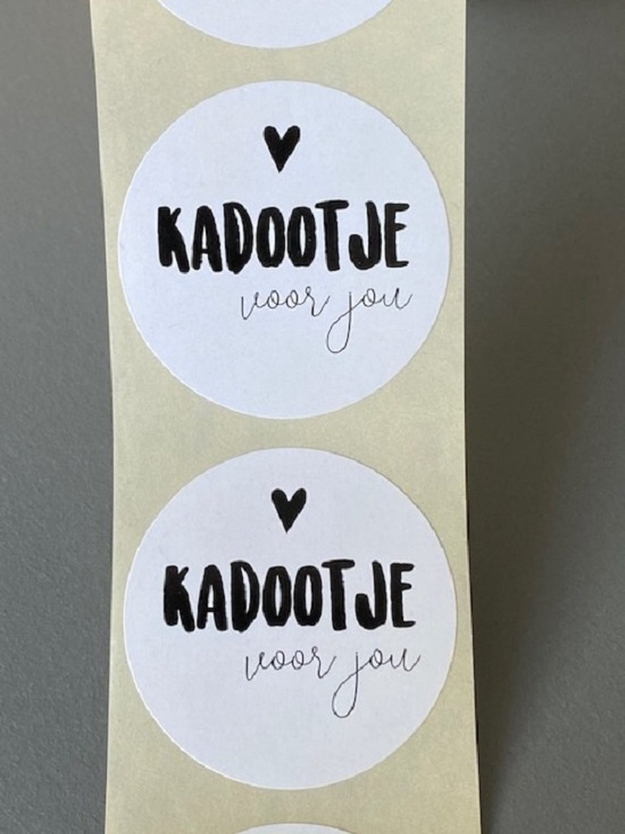 10x sluitsticker Kadootje voor jou - RONA DESIGN® - Traktatiesticker - Wensetiket - Sluitstickers - Rond - 40mm - Kadootje voor jou (Zwart/wit/hartje) - 10 stuks - Sticker Cadeautje - Traktatiesticker Kadootje - Kadosticker