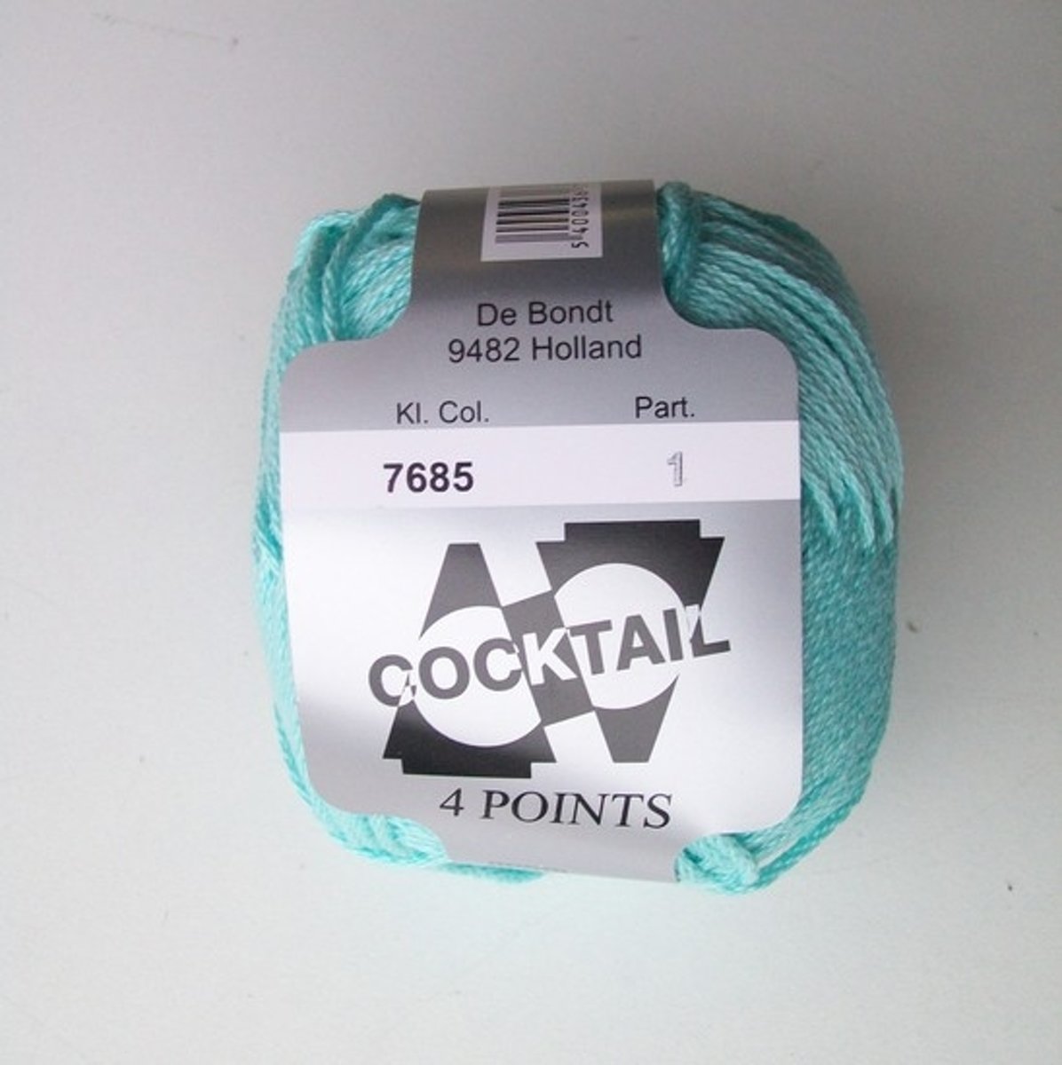 Scheepjes Cocktail 7685 Licht aqua. PAK MET 10 BOLLEN a 50 GRAM.