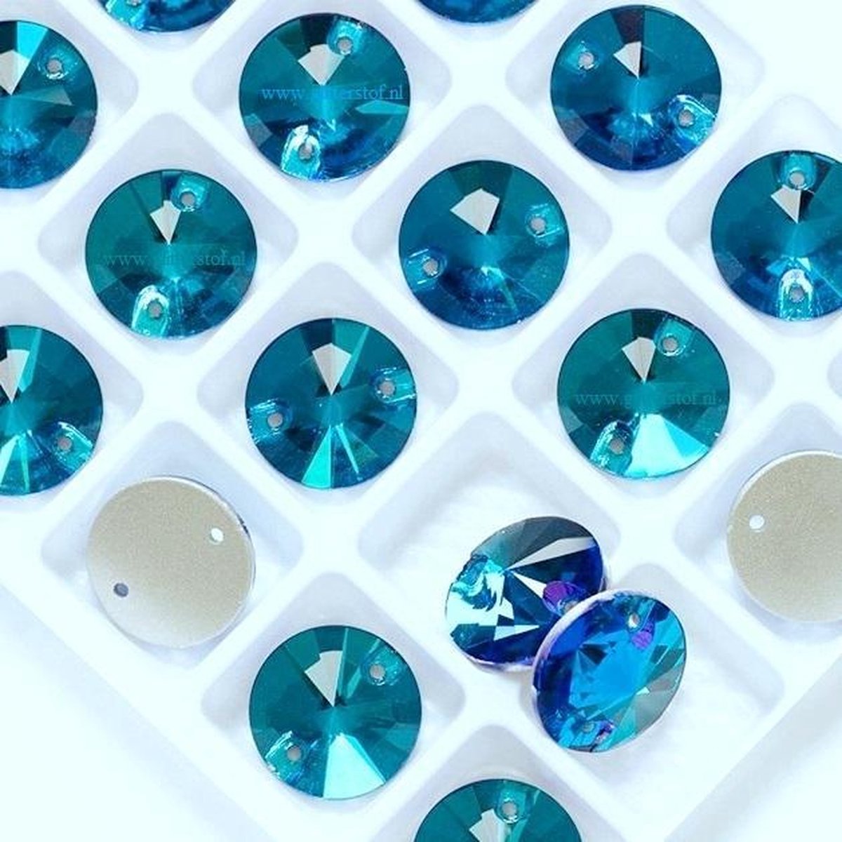 Opnaai Glitter steentjes, Rond Glitter Blue-Zircon, Round Sew on Stone, Flatback Rhinestones Rivioli Strass ( 14 mm) 28st