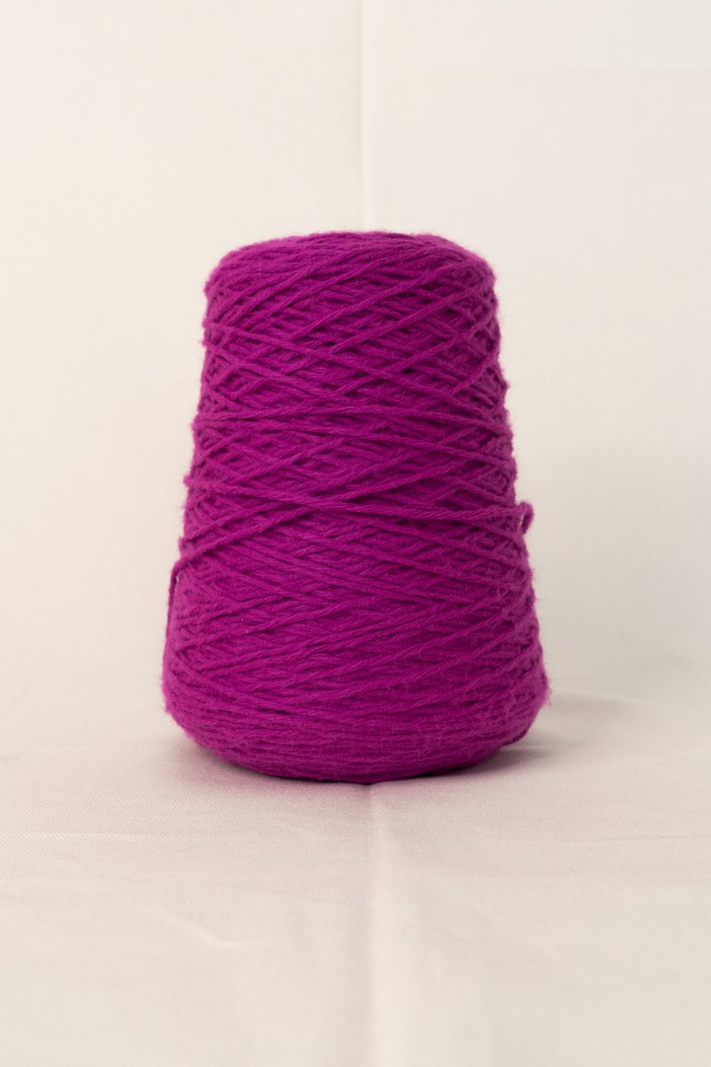 Tufting Yarn - Acryl Wol - Cones/Kegels-250 gram- 505 meters - Topkwaliteit- Magenta- Pink - Roze
