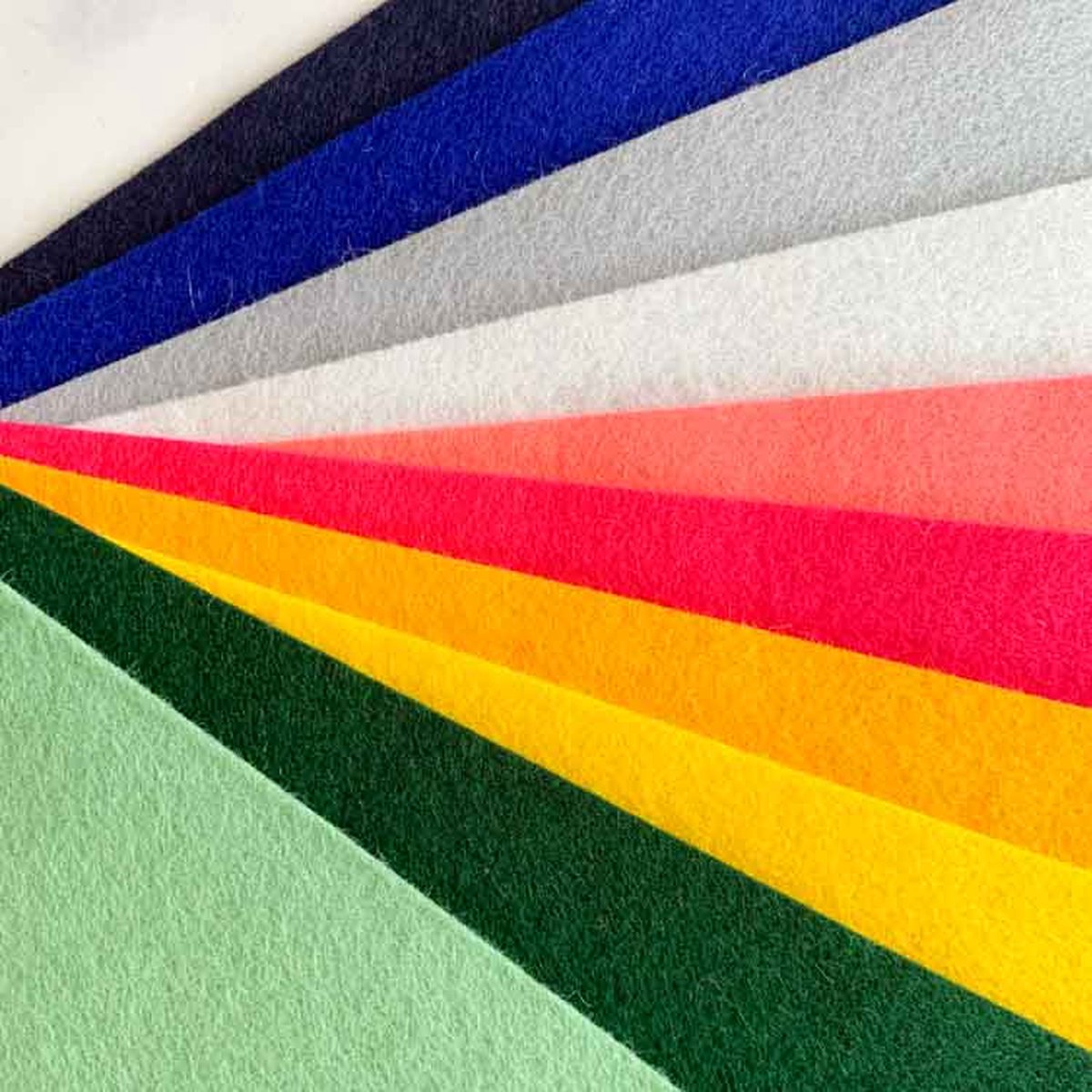 Set 10 lapjes wolvilt - 100% scheerwol vilt uit Europa -   - 10 lapjes 20 x 30 cm x 1mm voor naaldvilten patchen borduren bloemen maken