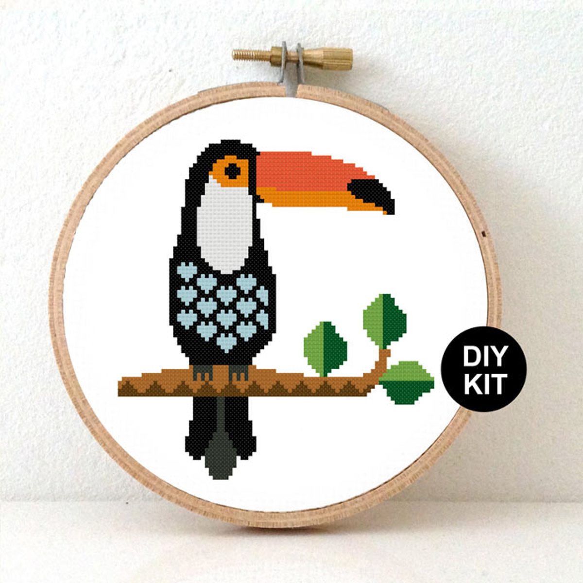 Toucan Borduurpakket - vogel borduurpakket - modern borduren voor beginnners. botanische borduurpakketten in vrolijke kleuren inclusief borduurring en DMC garen