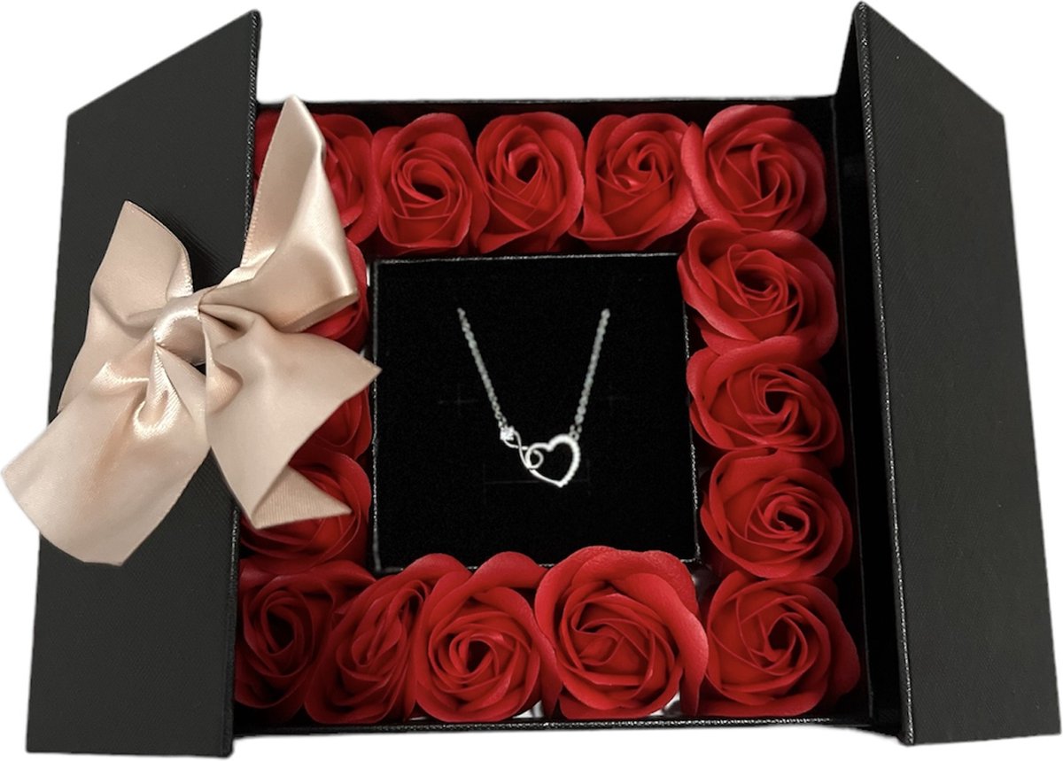 Flowerbox butterfly met Swarovski Infinity hart ketting – Giftbox vrouwen – Valentijn – Moederdag cadeau - kado - Geschenkset - Cadeautje - Verjaardagscadeau - Valentijnsdag - Valentine - Mothersday - Geschenk