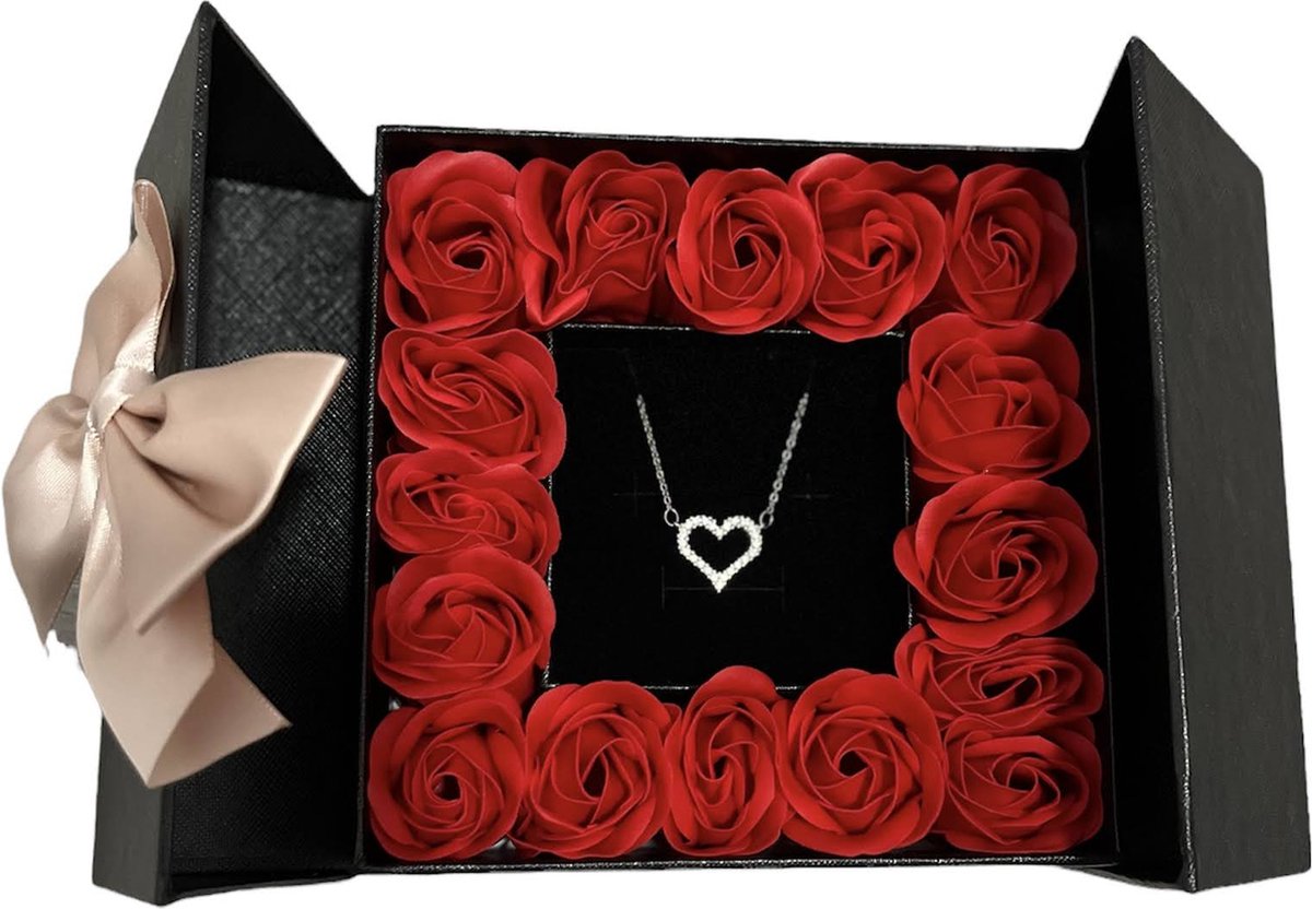 Flowerbox butterfly met Swarovski Love hart ketting – Giftbox vrouwen – Valentijn – Moederdag cadeau - kado - Geschenkset - Cadeautje - Verjaardagscadeau - Valentijnsdag - Valentine - Mothersday - Geschenk