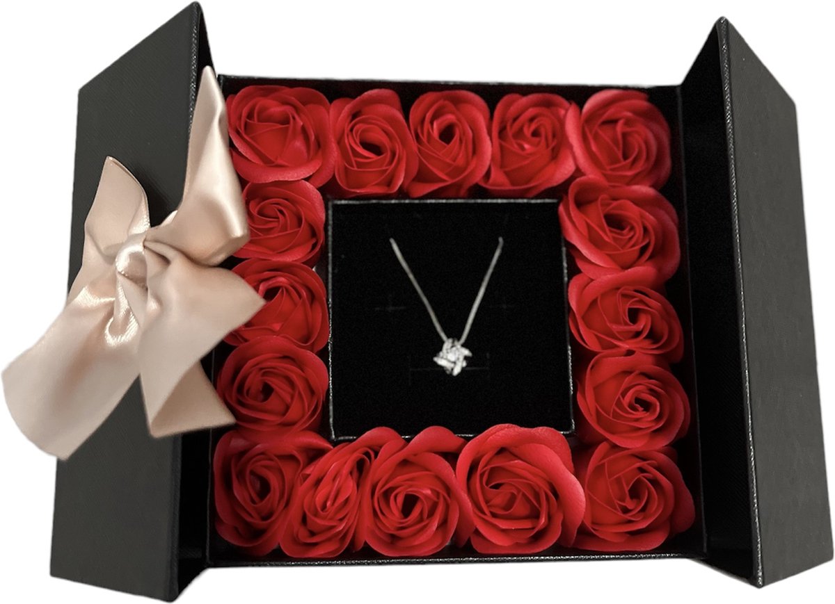 Flowerbox butterfly met Swarovski Soulmate ketting – Giftbox vrouwen – Valentijn – Moederdag cadeau - kado - Geschenkset - Cadeautje - Verjaardagscadeau - Valentijnsdag - Valentine - Mothersday - Geschenk