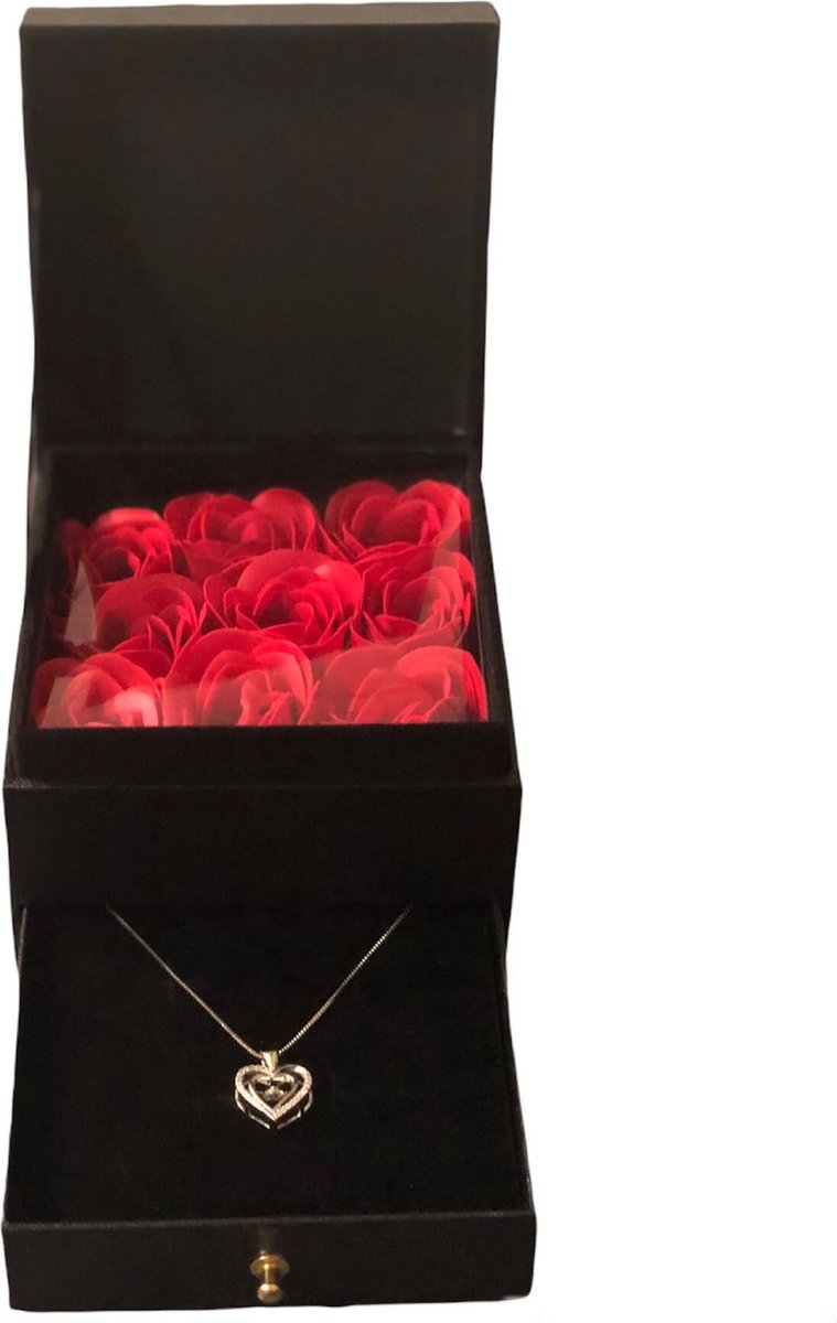 Flowerbox square met Swarovski Silverplated hart ketting – Giftbox vrouwen – Valentijn – Moederdag cadeau - kado - Geschenkset - Cadeautje - Verjaardagscadeau - Valentijnsdag - Valentine - Mothersday - Geschenk