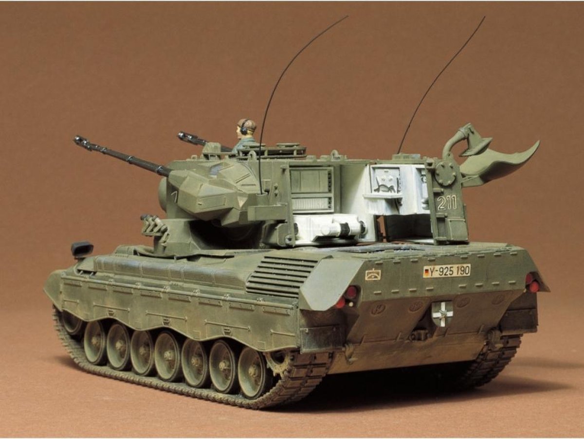 1:35 Tamiya 35099 BW Flak-Panzer Gepard with 1 Figure Plastic kit