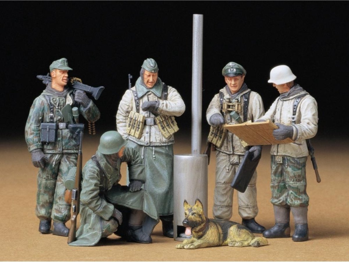 1:35 Tamiya 35212 Fig-Set German Soldiers Field Briefing / 5 Figures Plastic kit