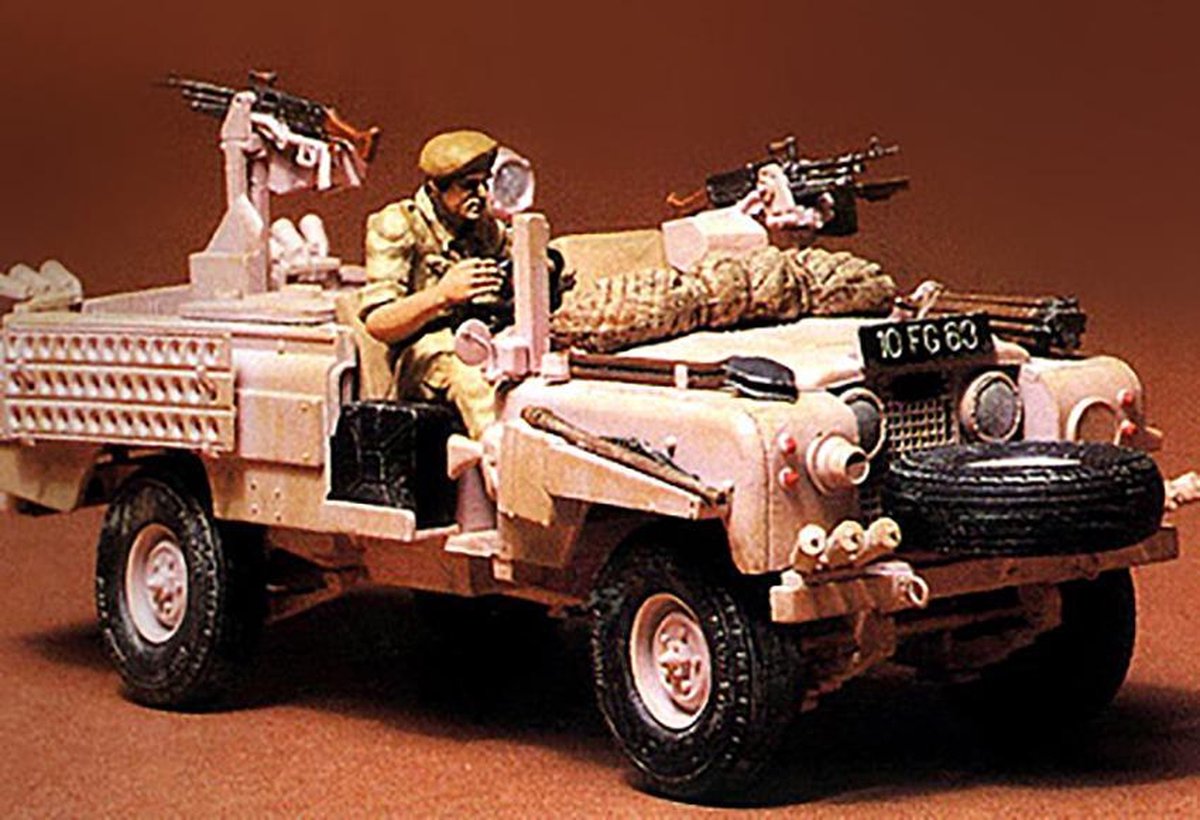 Tamiya British SAS Land Rover Pink Panther + Tamiya lijm