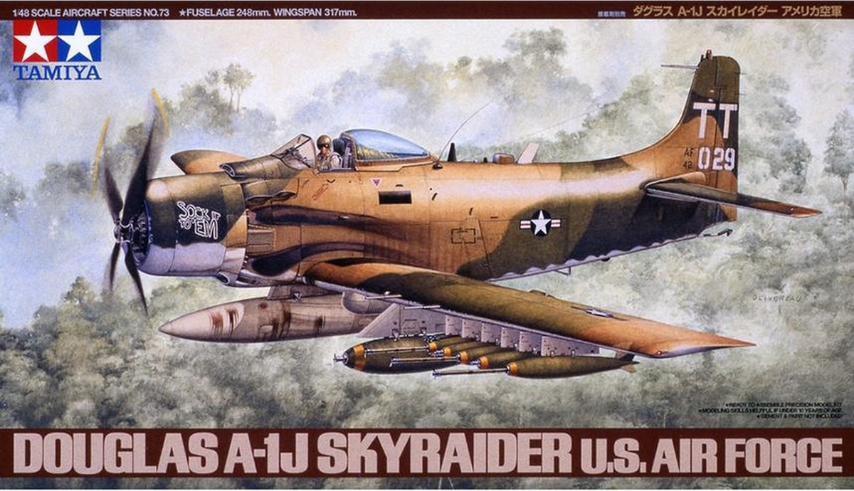 Tamiya Douglas A-1J Skyraider™ U.S. Air Force + Tamiya lijm