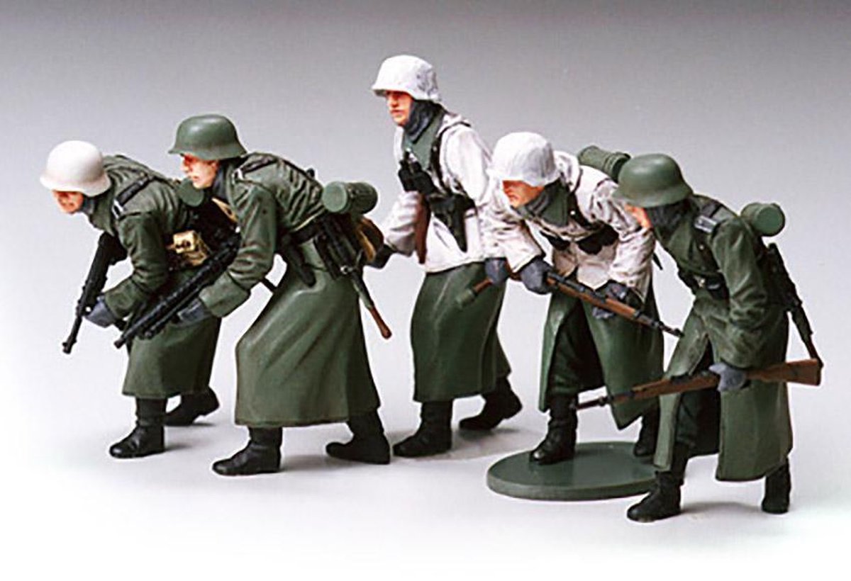 Tamiya German Assault Infantry - w/Winter Gear + Tamiya lijm