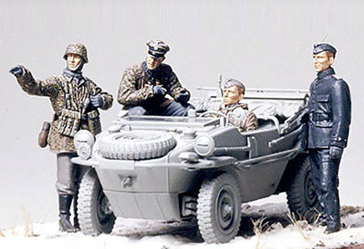 Tamiya German Panzer Division Frontline Reconnaissance Team + Ammo by Mig lijm