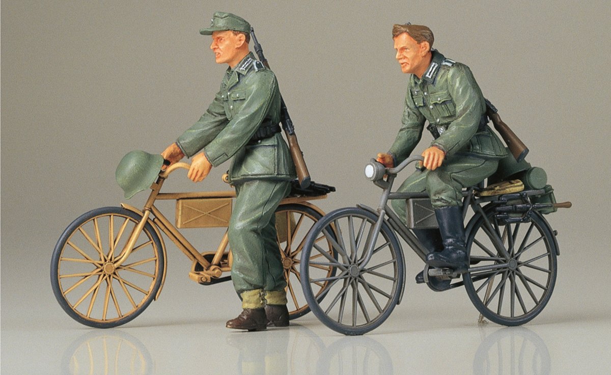 Tamiya German Soldiers with Bicycles