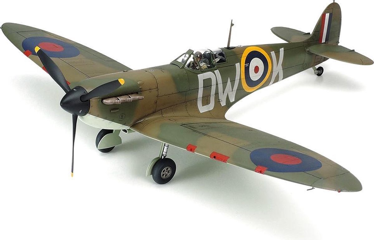 Tamiya Supermarine Spitfire Mk.I + Tamiya lijm