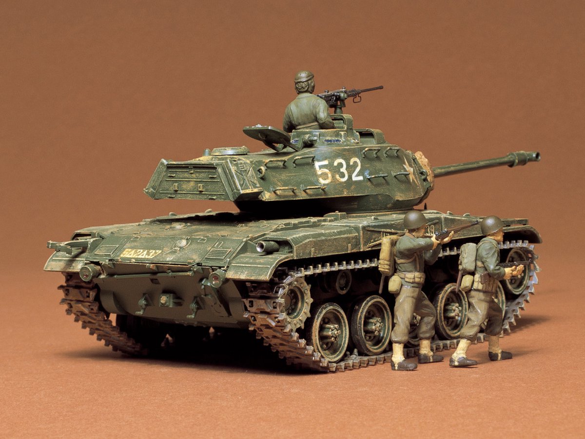 Tamiya U.S. M41 Walker Bulldog + Ammo by Mig lijm