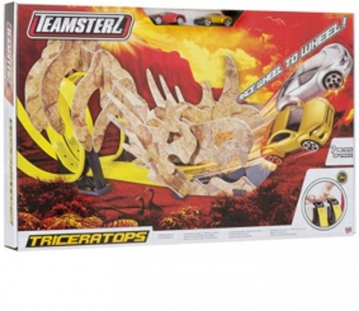 HTI   Triceratops   met 2 Autos 7 m