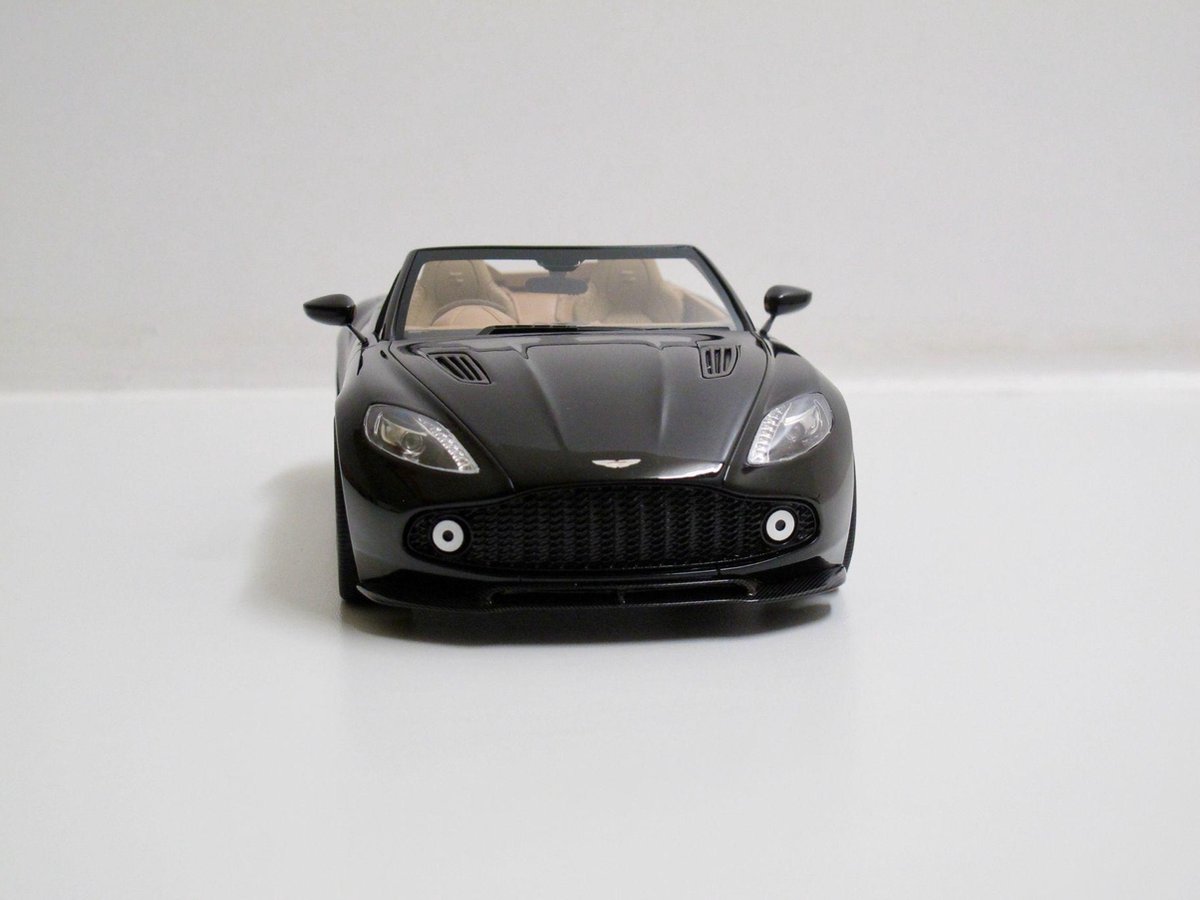 TopSpeed 1/18 Aston Martin Vanquish Zagato Volante, Scorching Black metallic