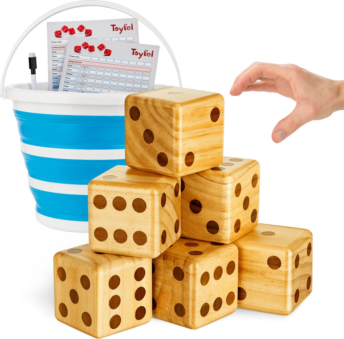 Toyfel Chuck – XXL Werp Spel Set met 6 Grote Dobbelstenen (9cm) FSC® Dennenhout – Binnen en Buiten Spel met Opvouwbare Container, Uitwisbaar Scorebord & Marker